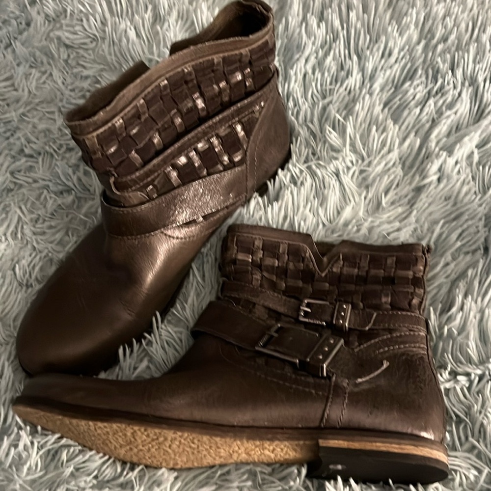 THE SAK NEW BEAUTIFUL DARK GRAY LEATHER ANKLE BOOTS/ BOOTIES SIZE 8 1/2